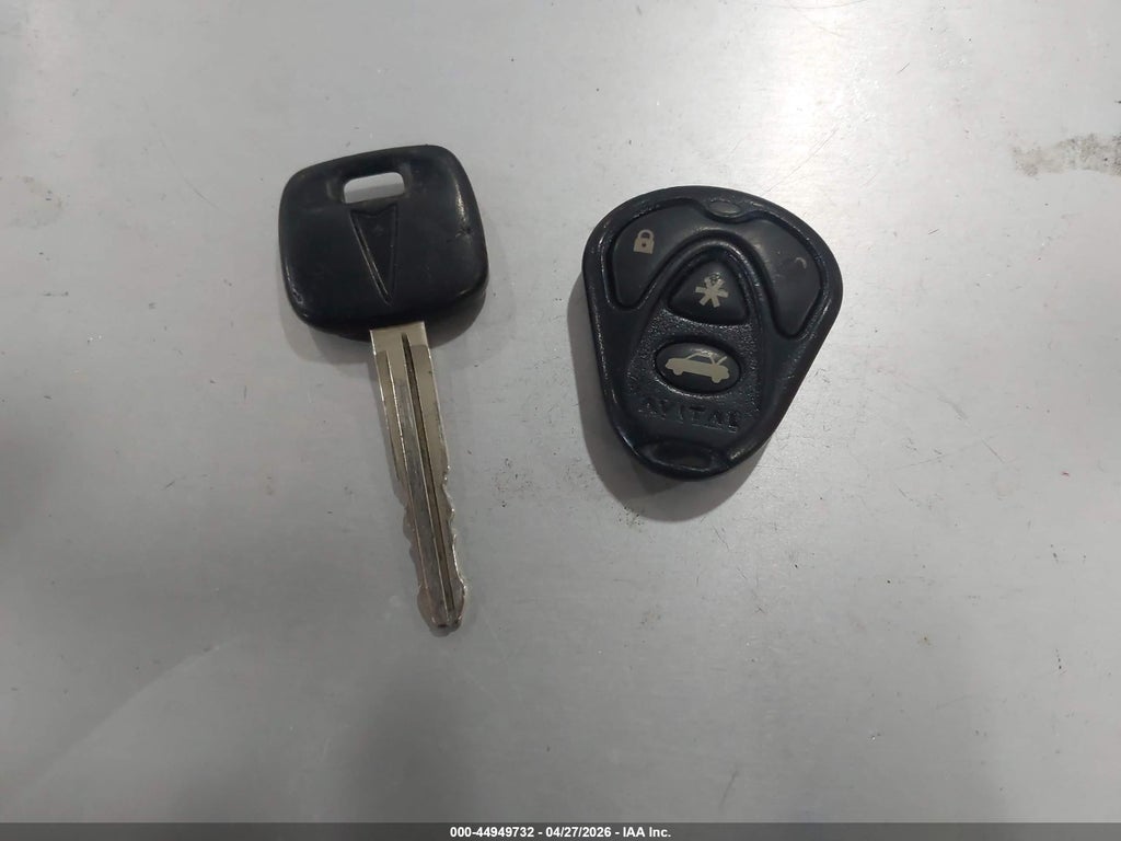 2004 Pontiac Vibe photo 11