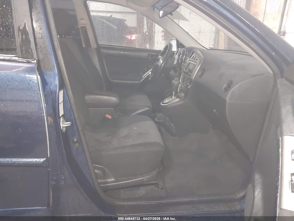 2004 Pontiac Vibe photo 5