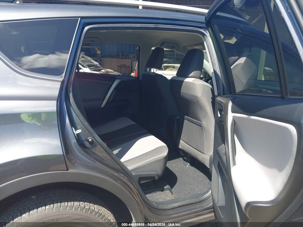 2014 Toyota RAV4 LE photo 8