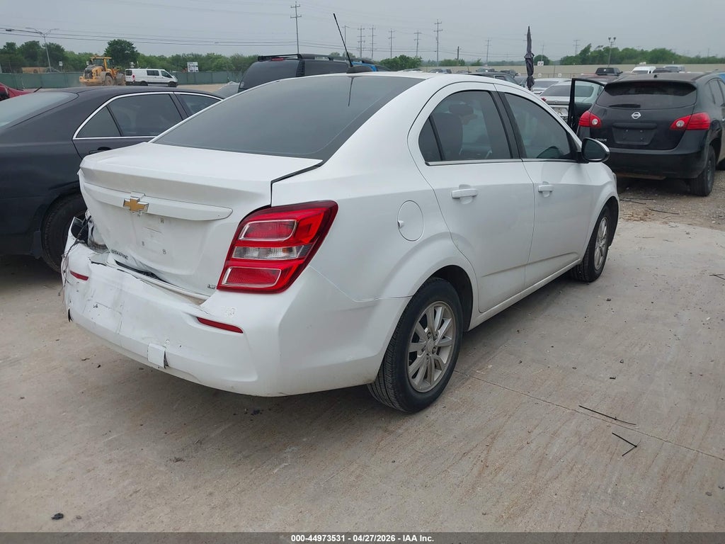 2020 Chevrolet Sonic FWD LT photo 4