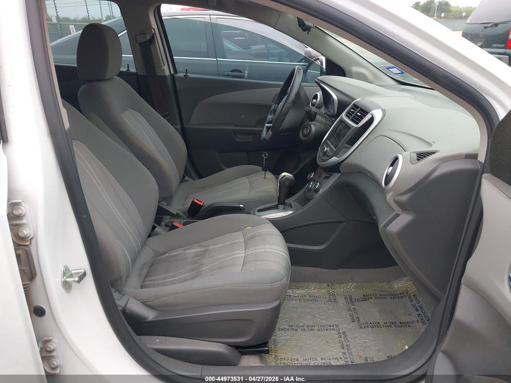 2020 Chevrolet Sonic FWD LT photo 5