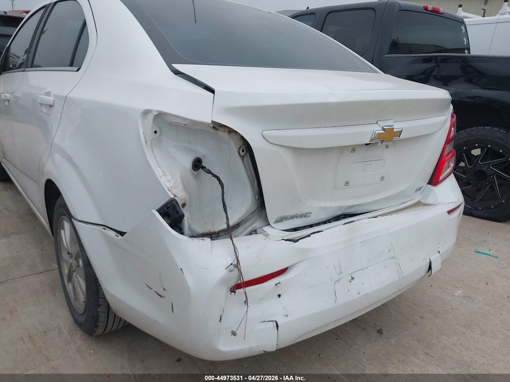 2020 Chevrolet Sonic FWD LT photo 6