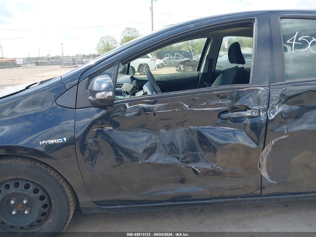 2015 Toyota Prius C TWO photo 6