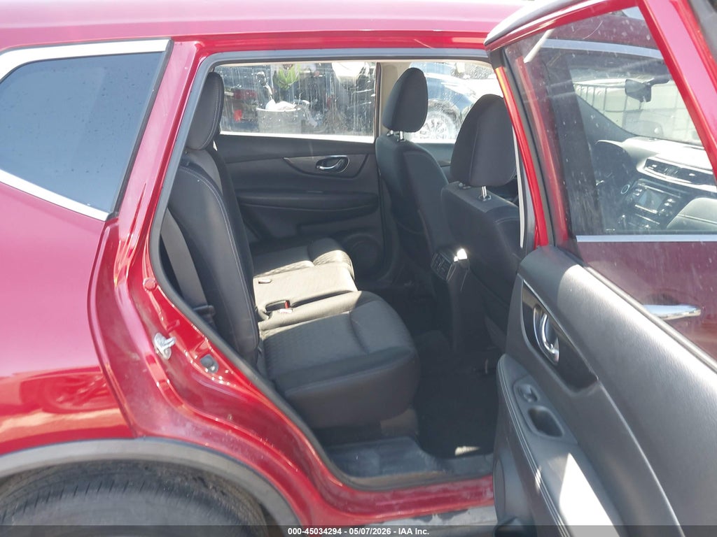 2017 Nissan Rogue SV photo 8