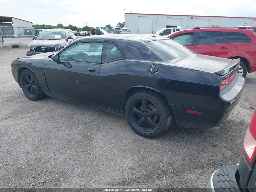 2013 Dodge Challenger R/T photo 3