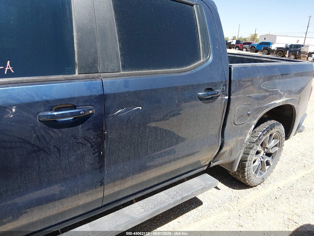 2023 Chevrolet Silverado 1500 4WD Standard BED LT photo 6