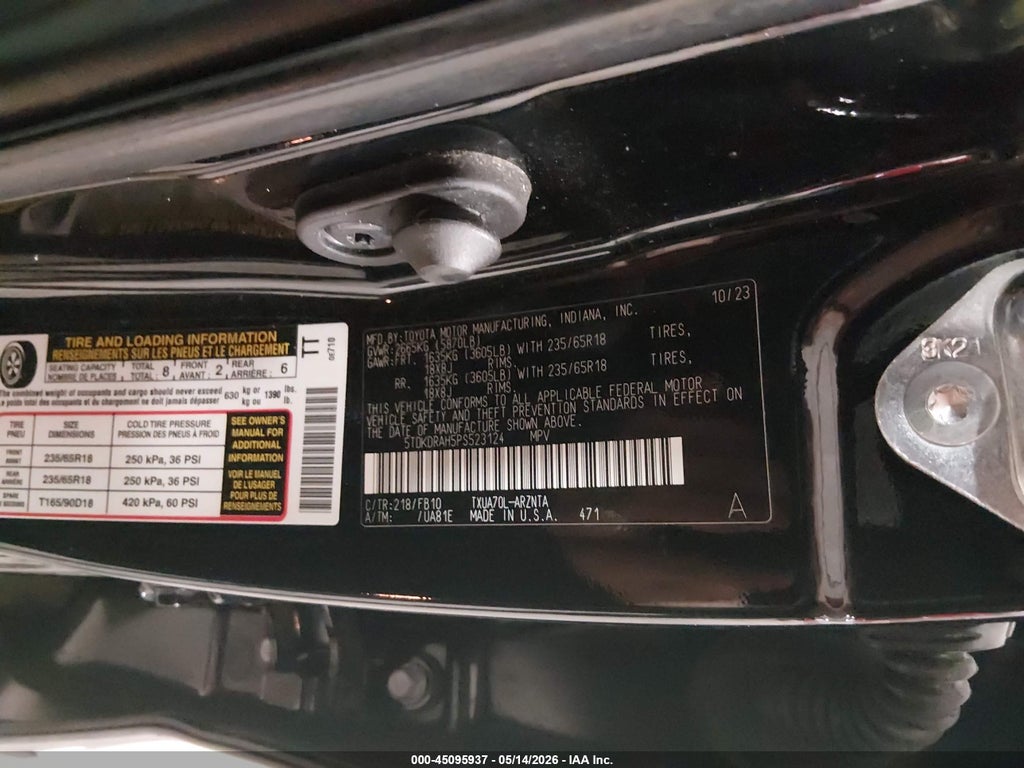 2023 Toyota Highlander LE photo 9