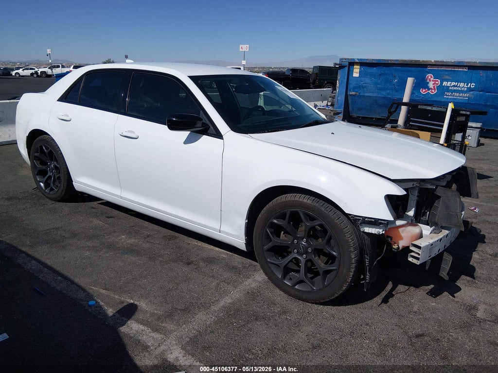2C3CCAAG6KH581030 2019 CHRYSLER 300 photo no. 1