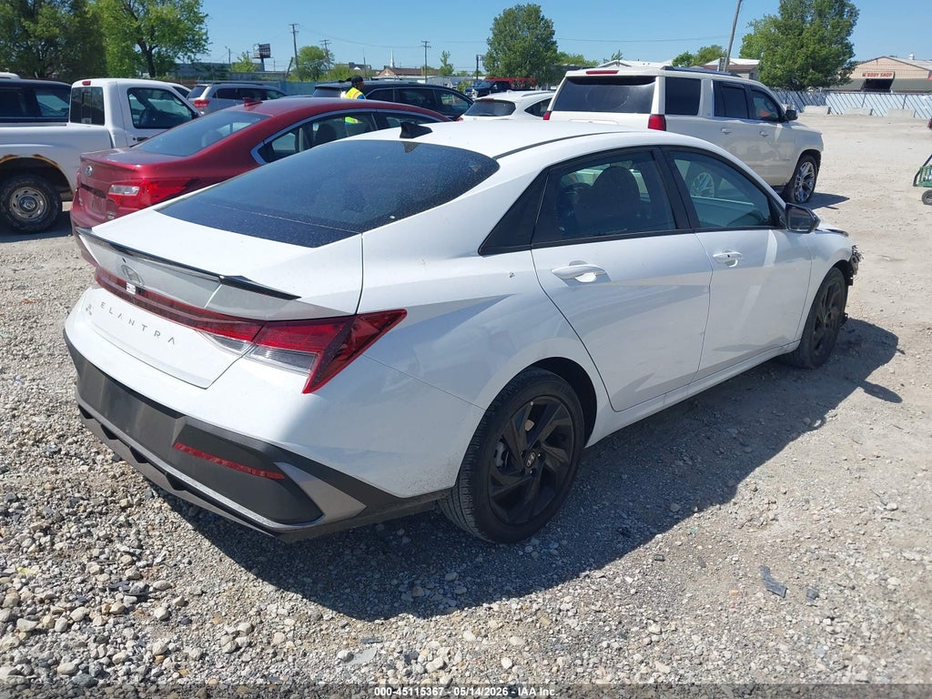 2026 Hyundai Elantra SEL Sport photo 4