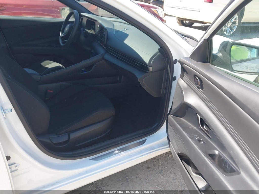 2026 Hyundai Elantra SEL Sport photo 5
