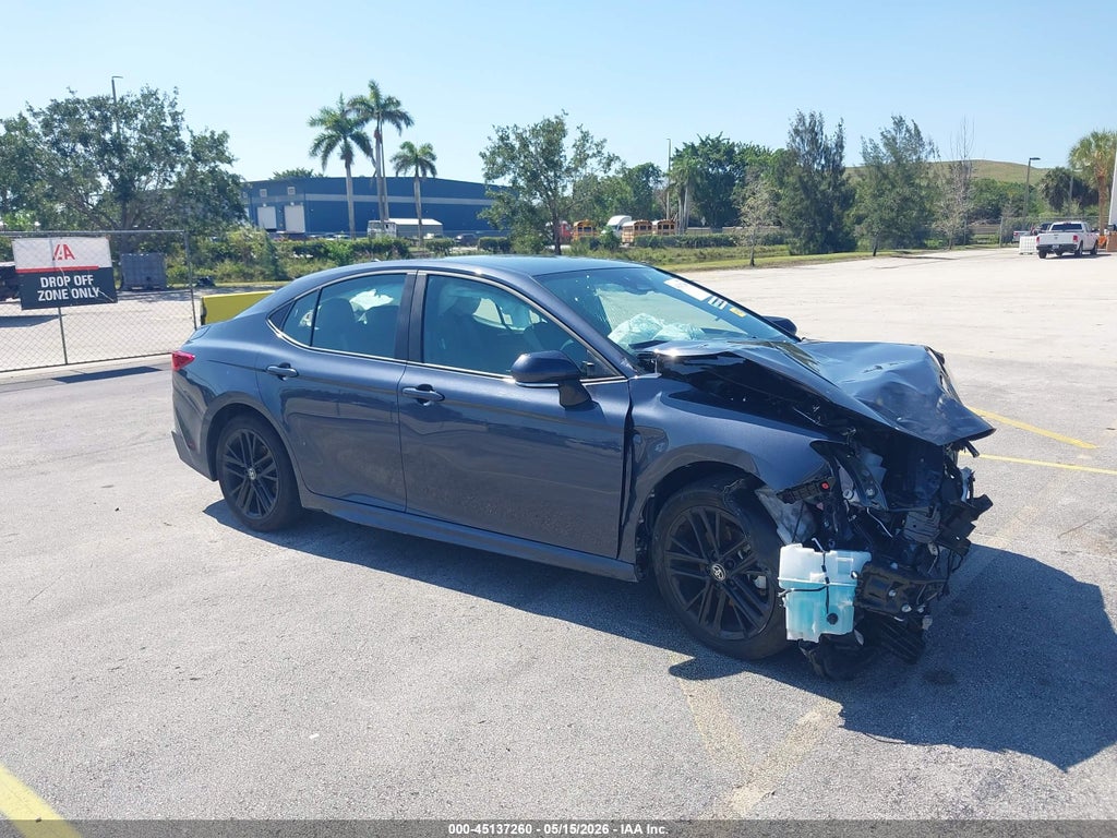 TOYOTA CAMRY 2026