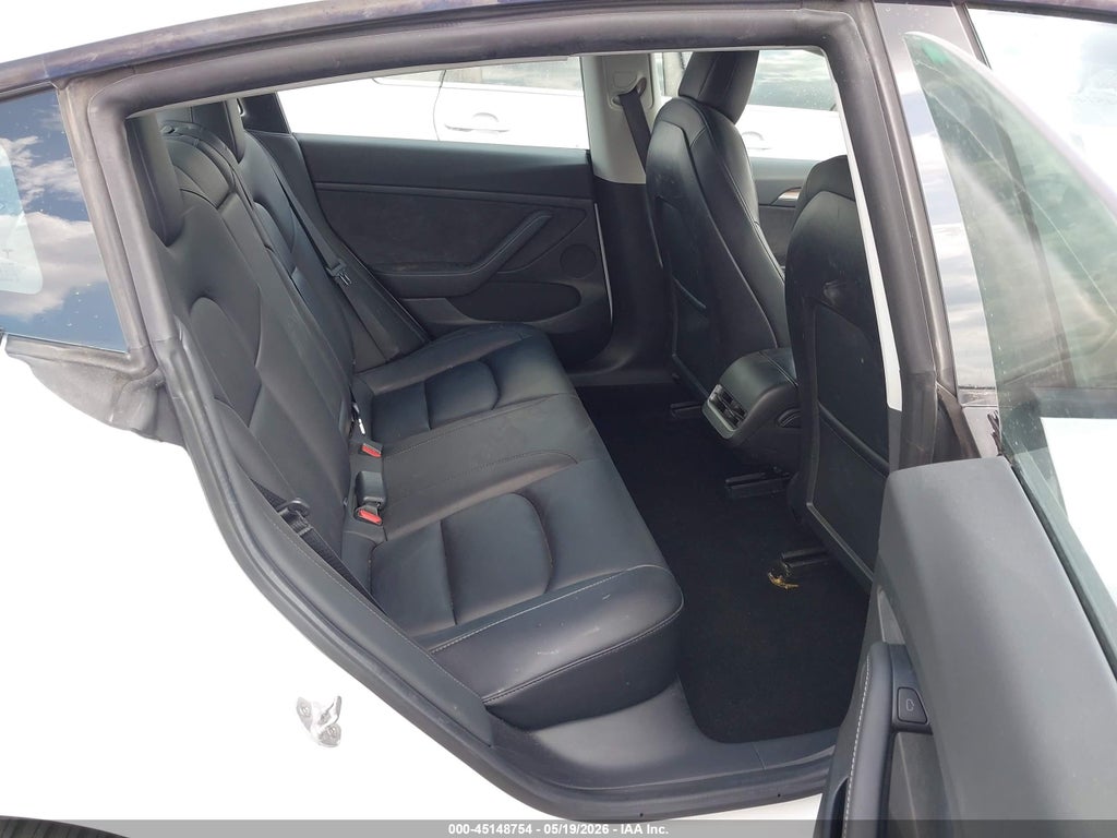 2022 Tesla Model 3 Long Range Dual Motor ALL-Wheel Drive photo 8