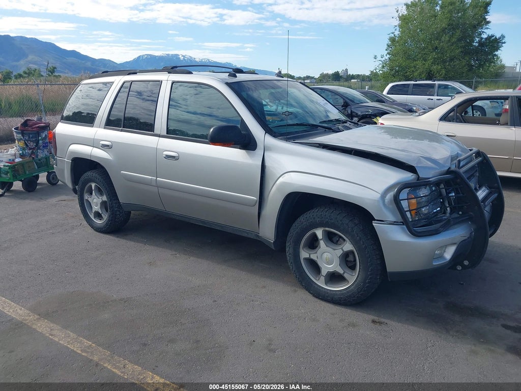 2005 Chevrolet Trailblazer LT photo 1