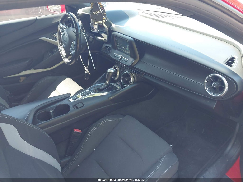2017 Chevrolet Camaro 1LT photo 5