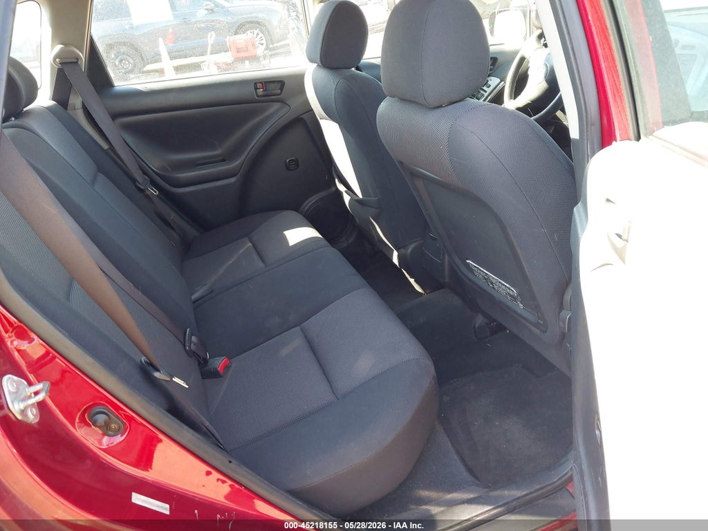 2004 Pontiac Vibe photo 8