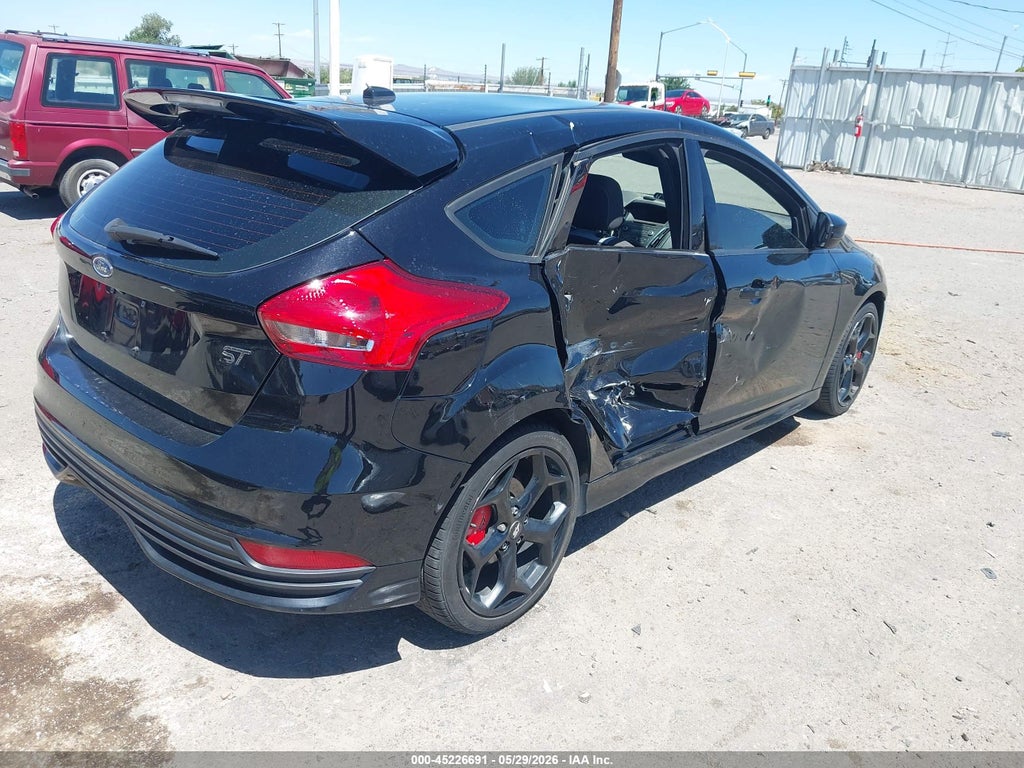 2017 Ford Focus ST photo 4