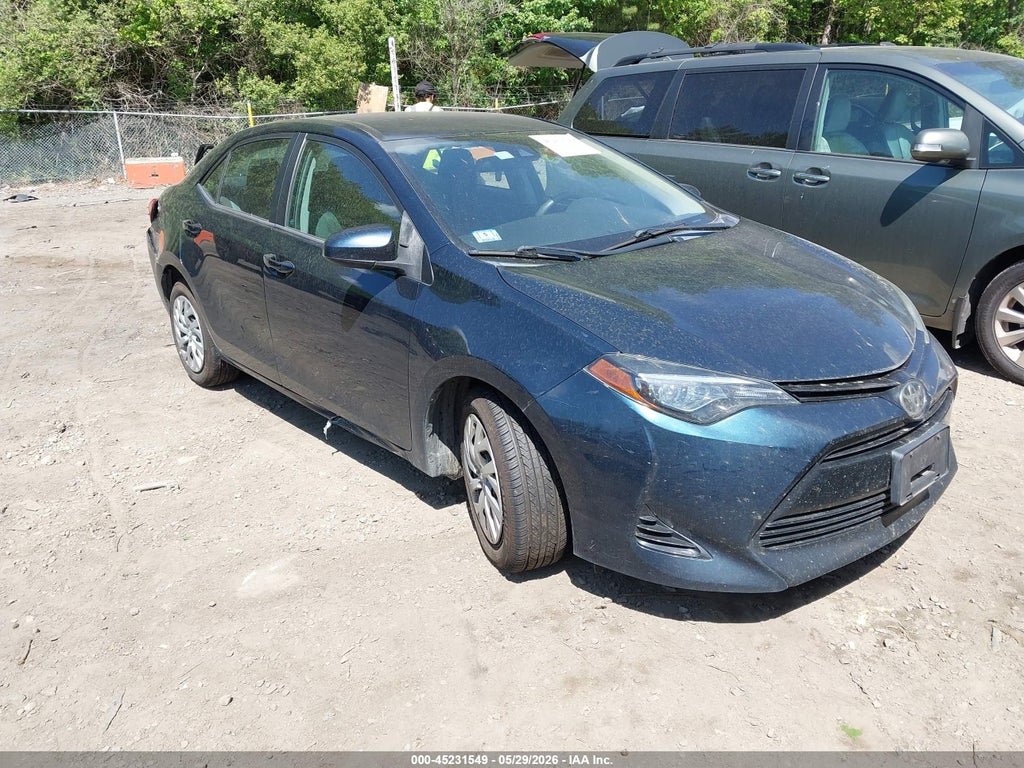 2018 Toyota Corolla LE photo 1