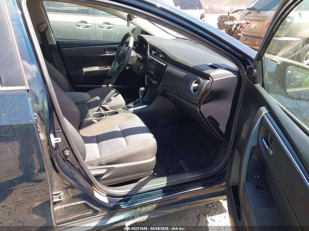 2018 Toyota Corolla LE photo 5