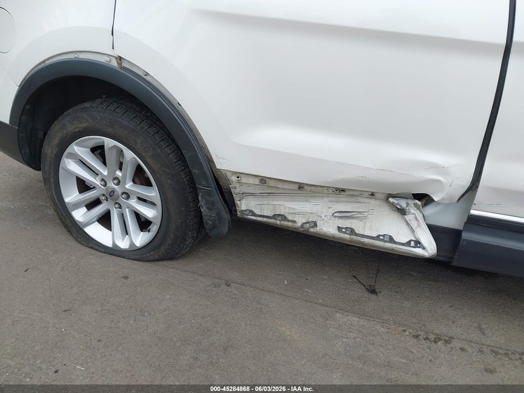 2011 Ford Explorer XLT photo 6