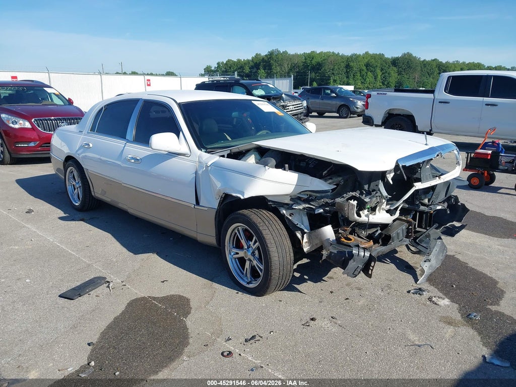 2004 LINCOLN TOWN CAR