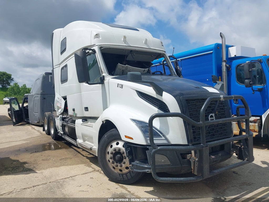 2023 VOLVO VNL
