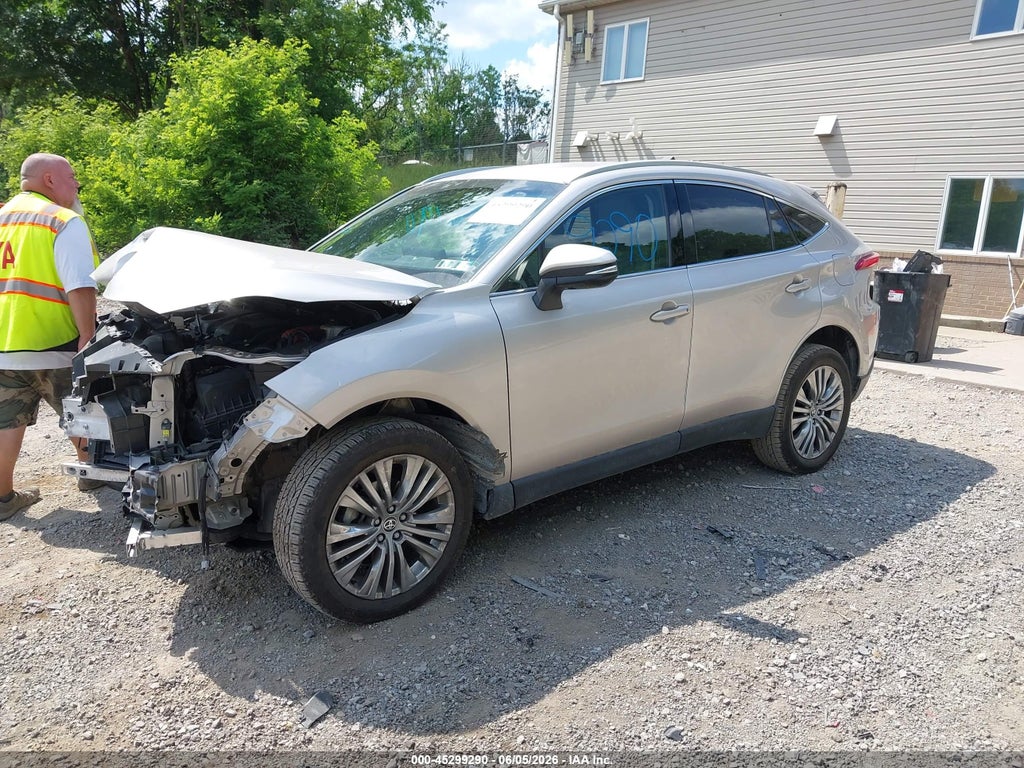 2023 Toyota Venza XLE photo 2