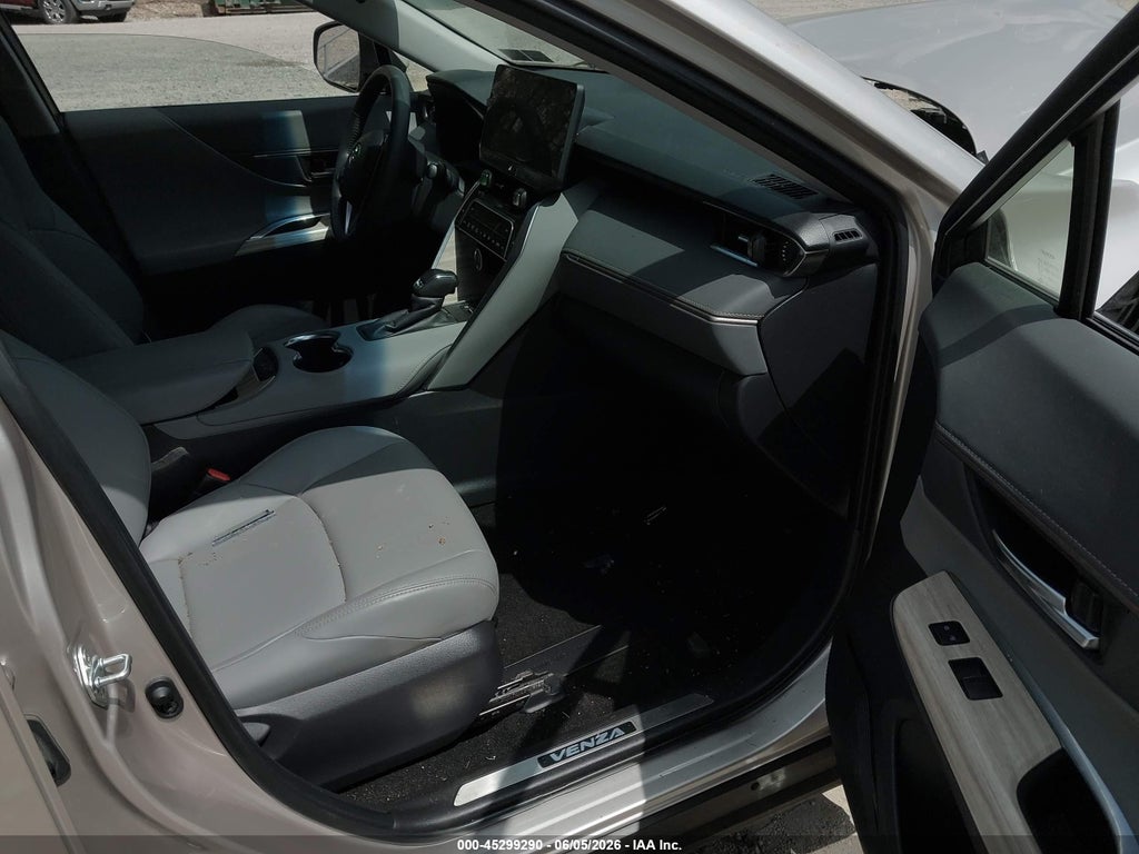2023 Toyota Venza XLE photo 5