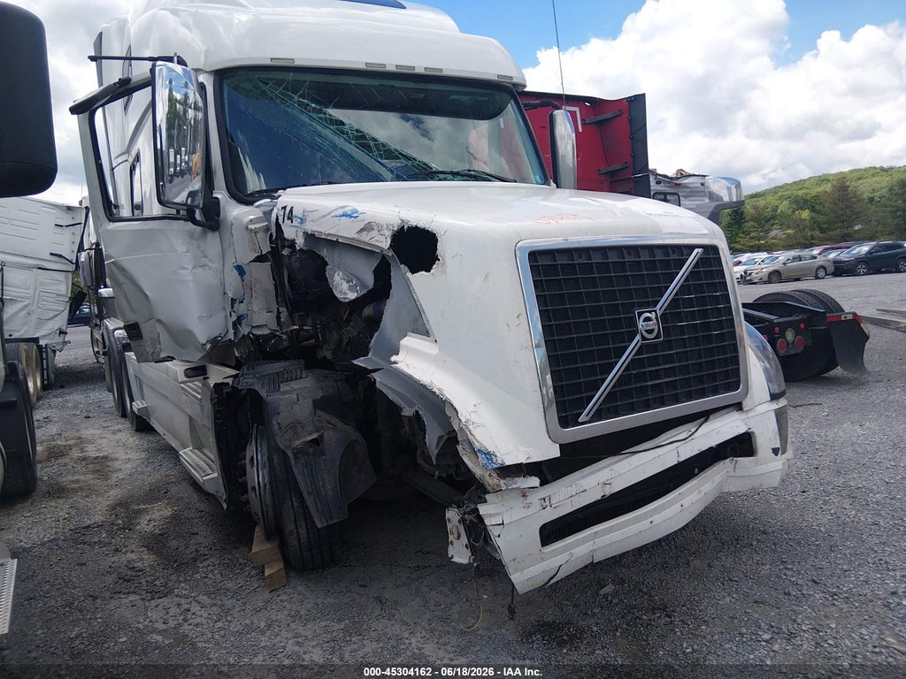 2017 VOLVO VNL