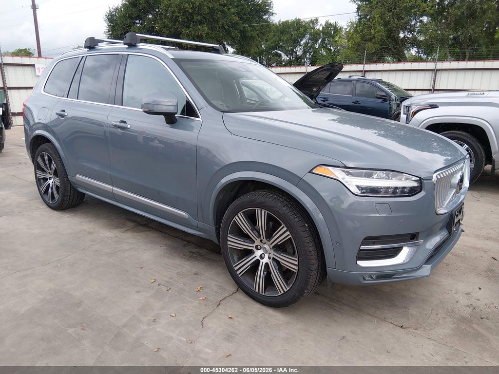 2022 VOLVO XC90