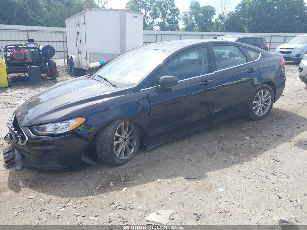 2020 Ford Fusion SE photo 2
