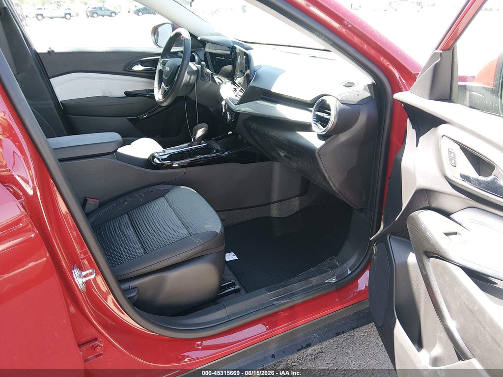 2026 Chevrolet Trax FWD LT photo 5