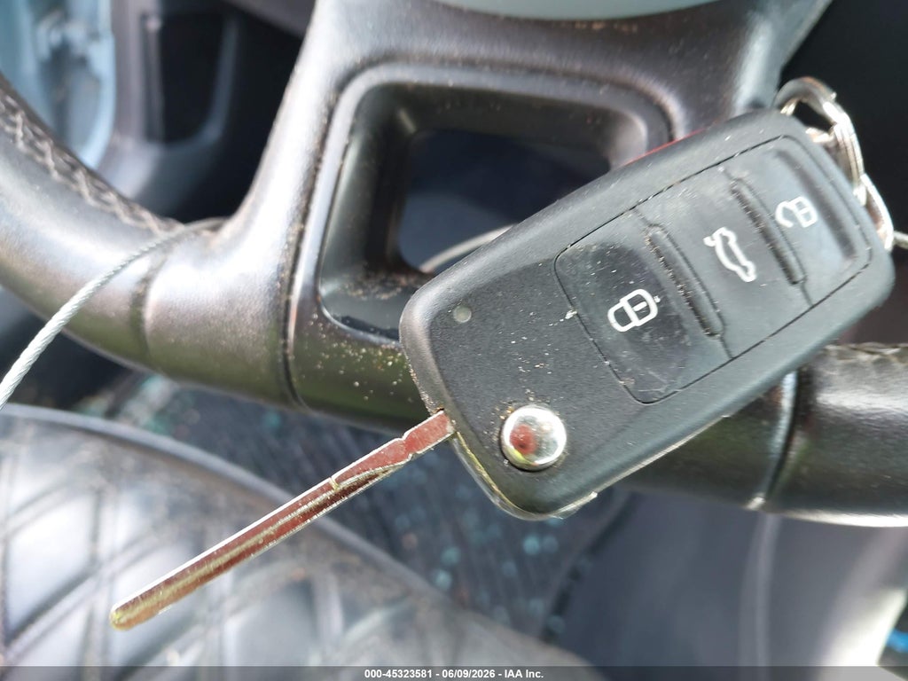 2013 Volkswagen Beetle 2.0L TDI photo 11