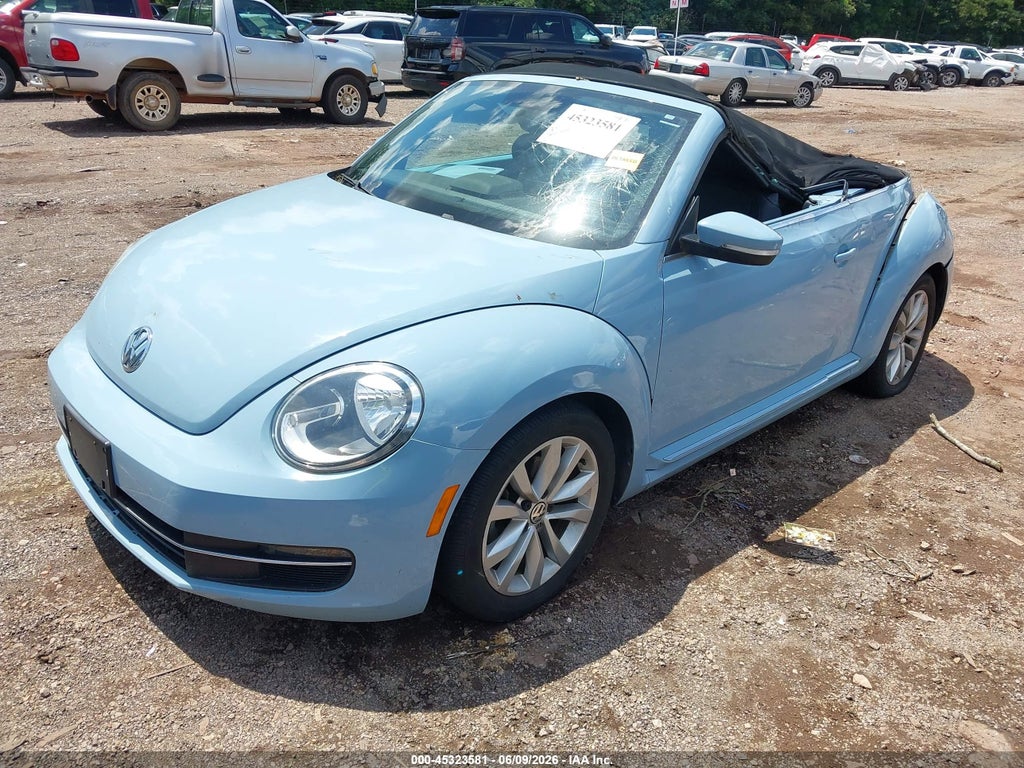 2013 Volkswagen Beetle 2.0L TDI photo 2