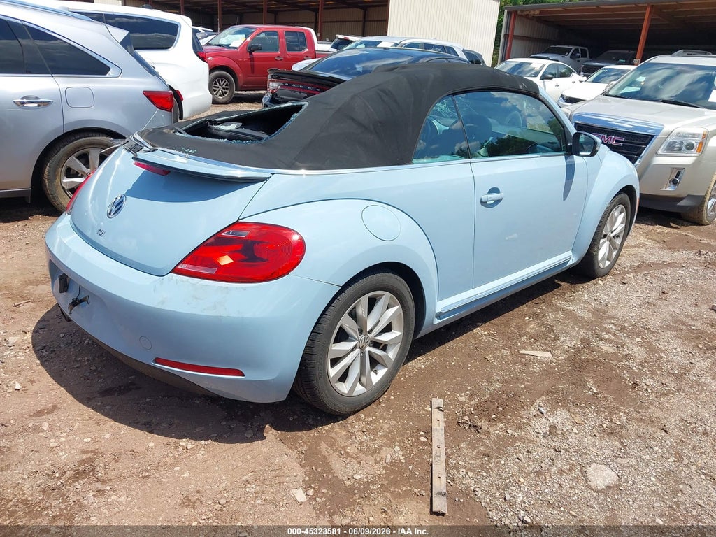 2013 Volkswagen Beetle 2.0L TDI photo 4