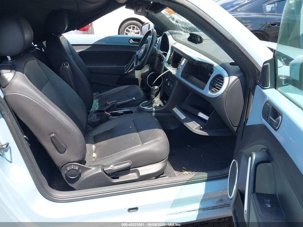 2013 Volkswagen Beetle 2.0L TDI photo 5