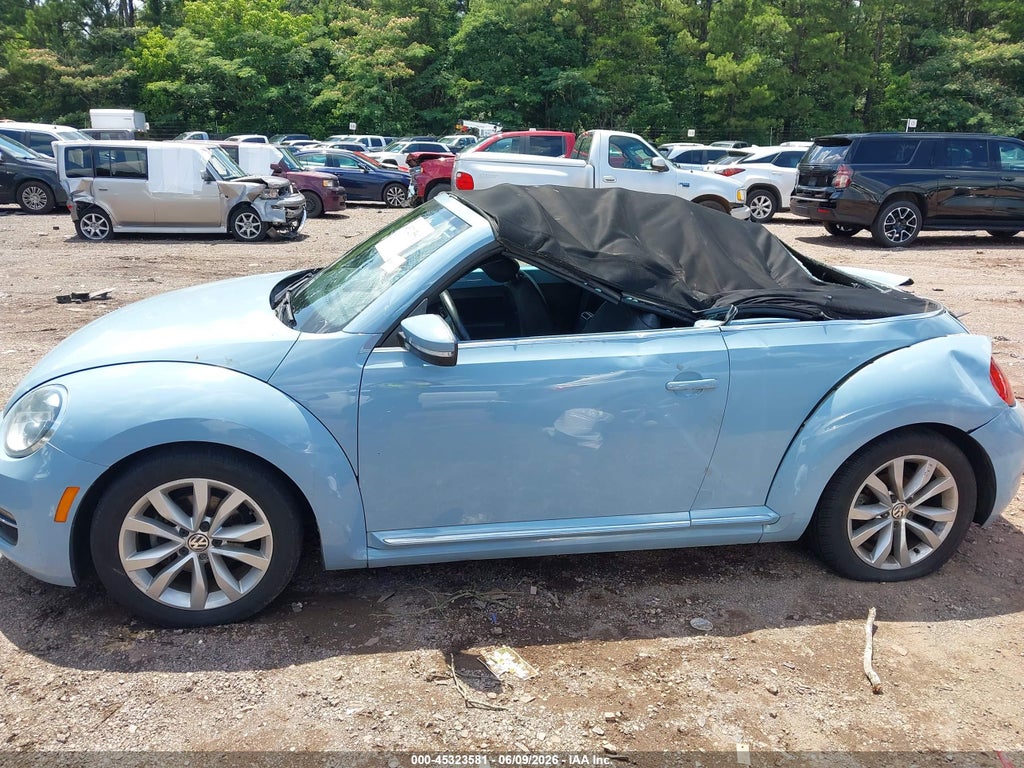 2013 Volkswagen Beetle 2.0L TDI photo 6