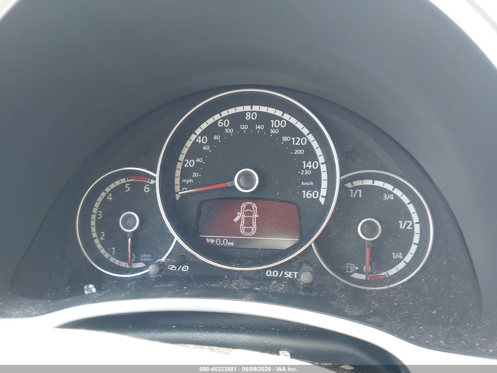 2013 Volkswagen Beetle 2.0L TDI photo 7