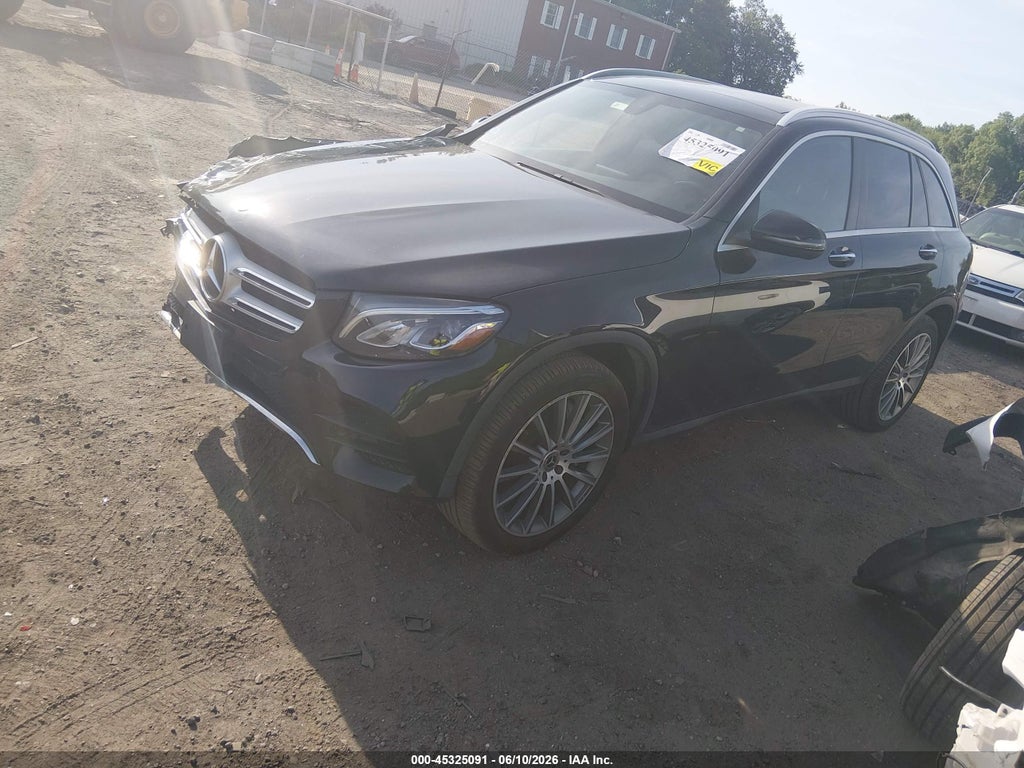 2018 Mercedes-Benz GLC 300 4MATIC photo 2