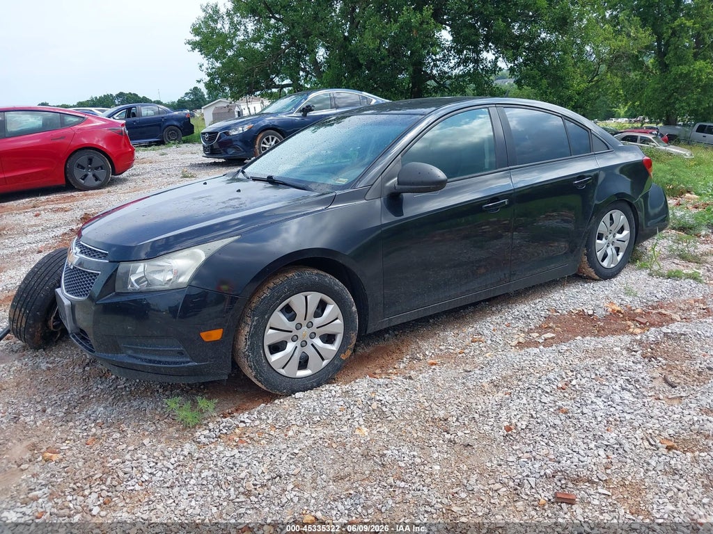 2013 Chevrolet Cruze LS Auto photo 2