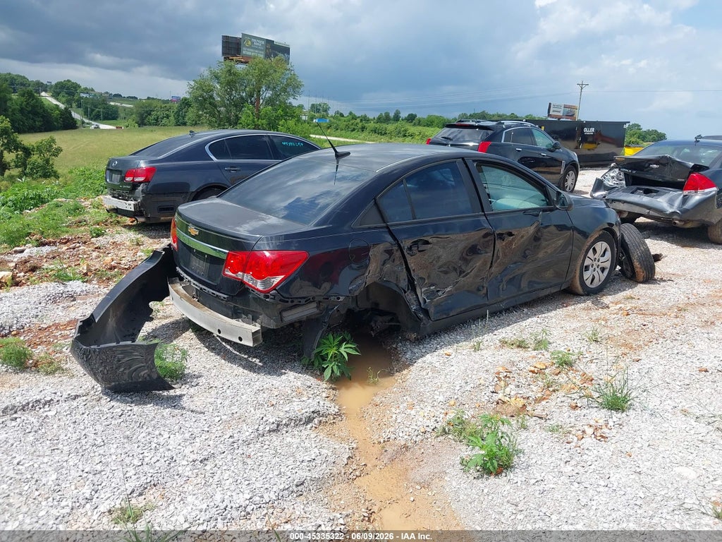 2013 Chevrolet Cruze LS Auto photo 4
