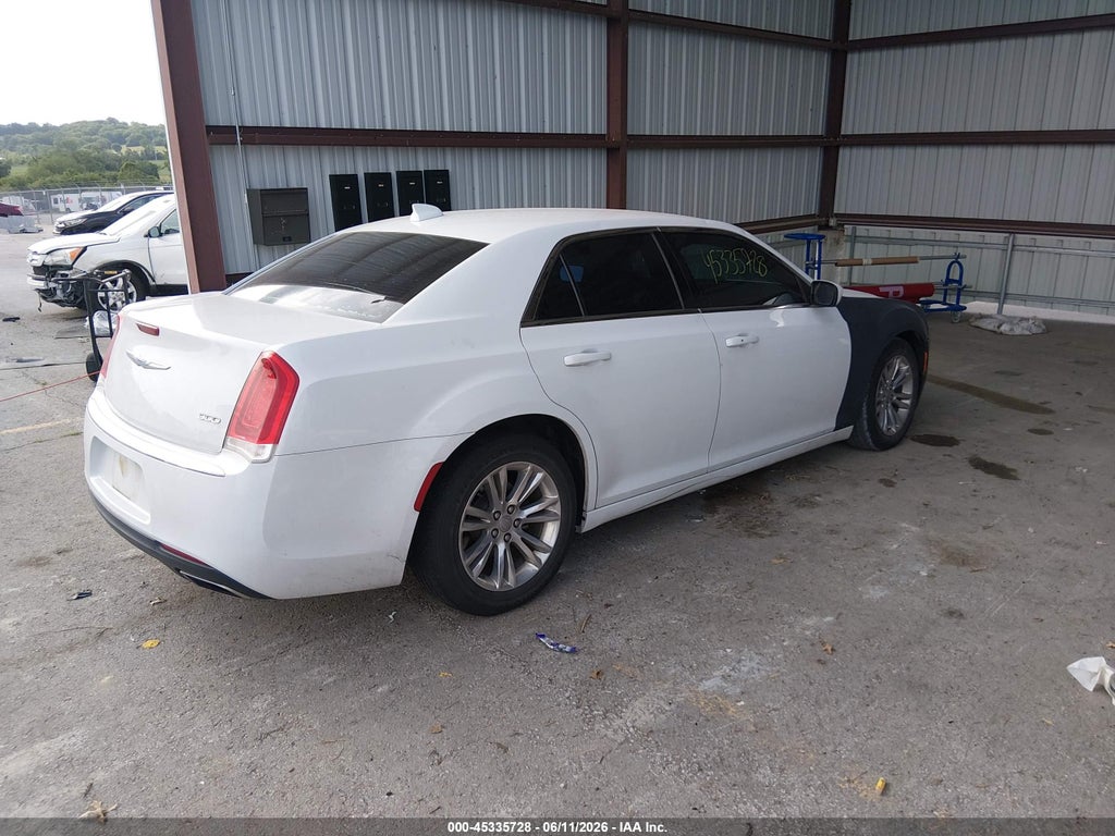 2018 Chrysler 300 Touring photo 4