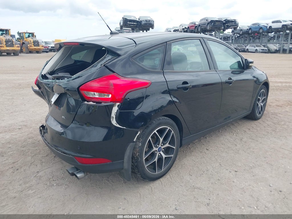 2017 Ford Focus SEL photo 4
