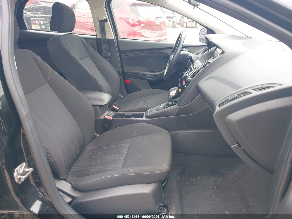 2017 Ford Focus SEL photo 5