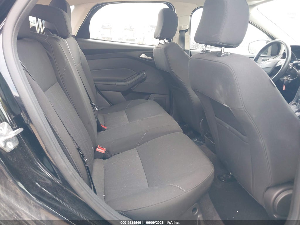 2017 Ford Focus SEL photo 8