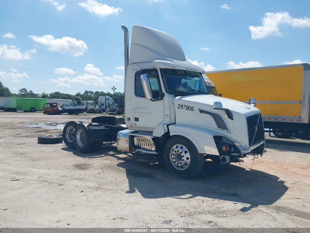 2016 VOLVO VN