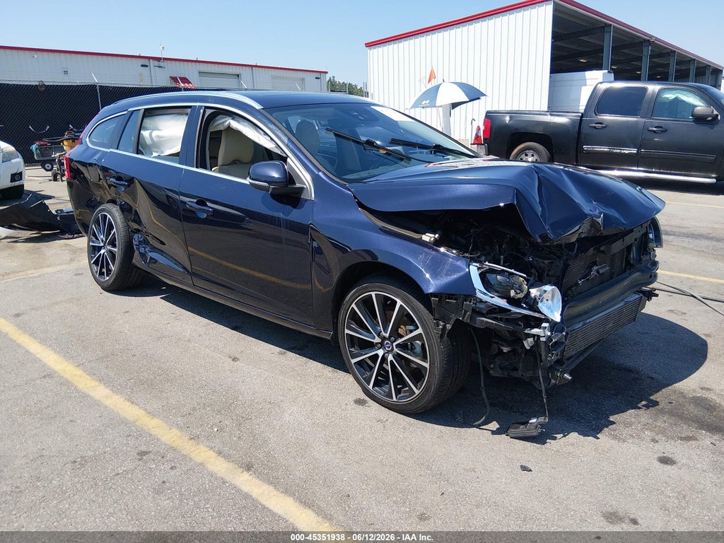 2017 VOLVO V60
