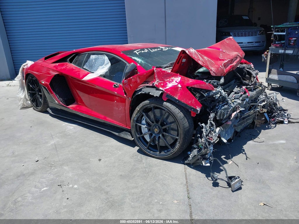 2022 LAMBORGHINI AVENTADOR