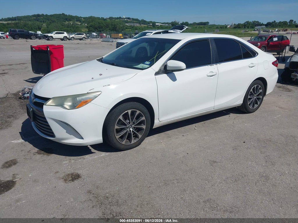 2015 Toyota Camry LE photo 2