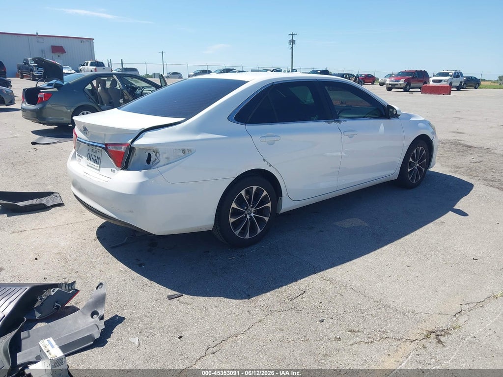 2015 Toyota Camry LE photo 4