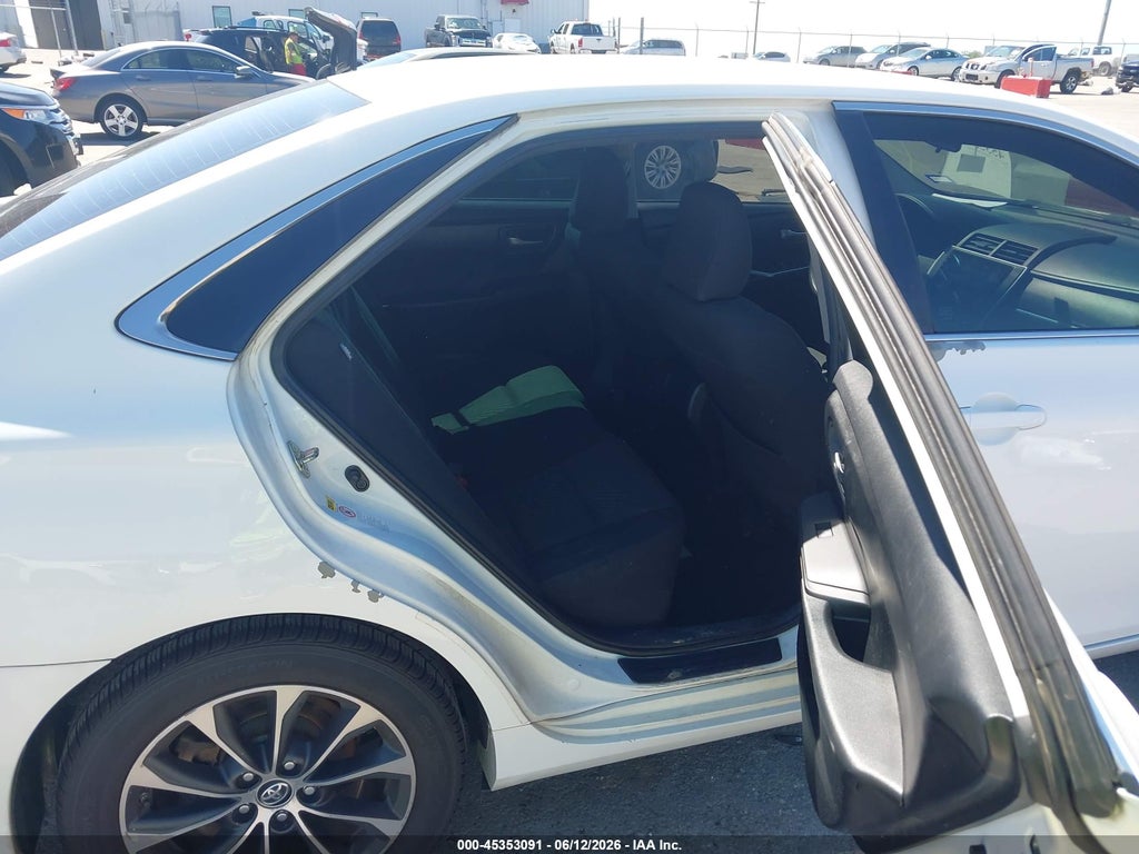 2015 Toyota Camry LE photo 8